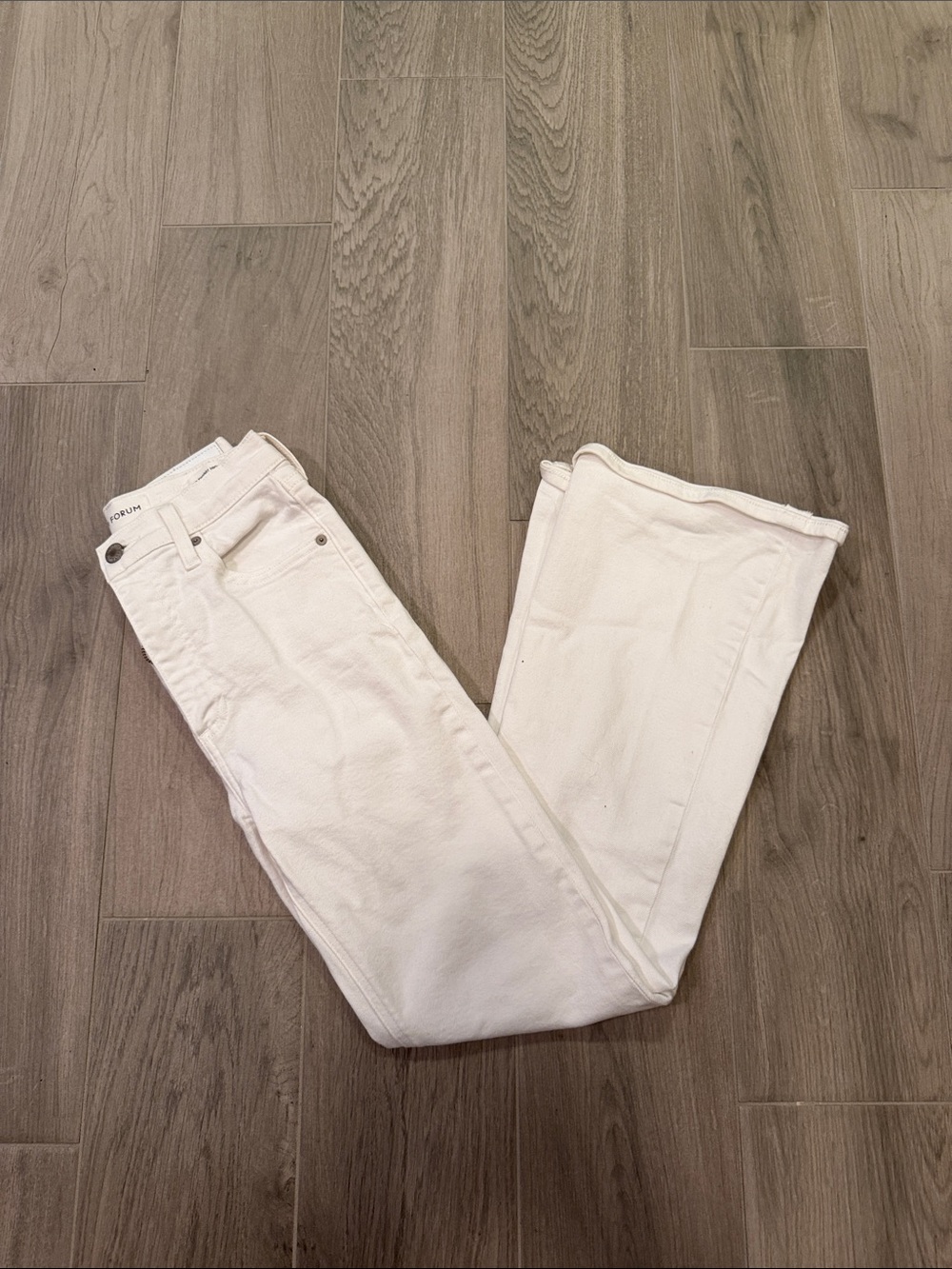 Denim Forum Woman’s White High-Waist Flair Jeans Size 23